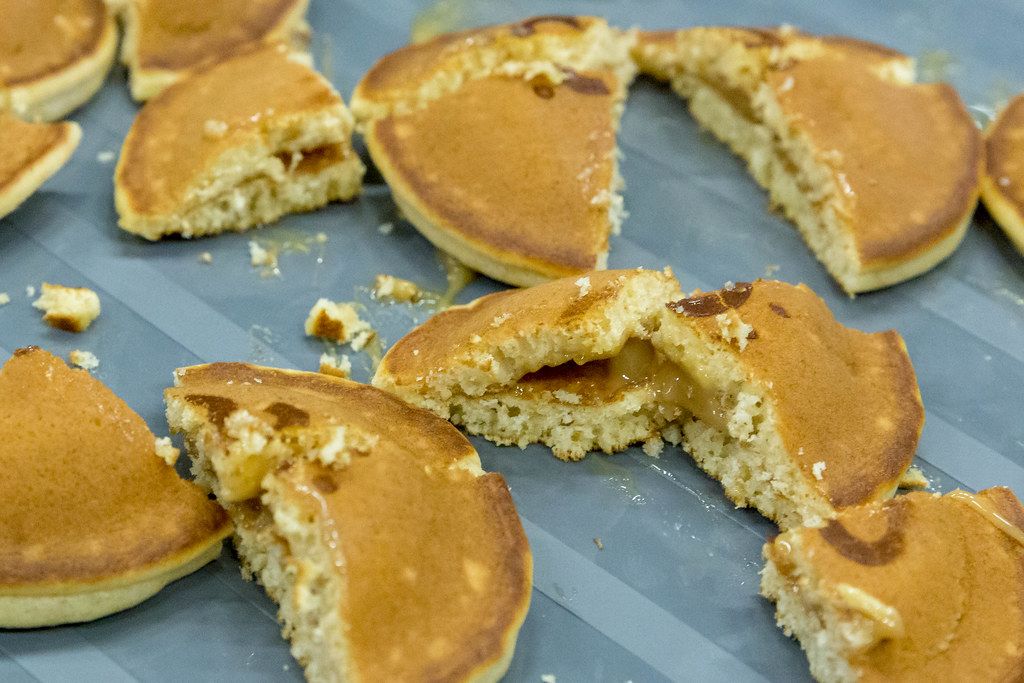 Protein Pfannkuchen mit cremiger Karamel-Füllung aus Vollkorn, ohne Zucker und wenig Kalorien bei den Fibo Messetagen in Köln