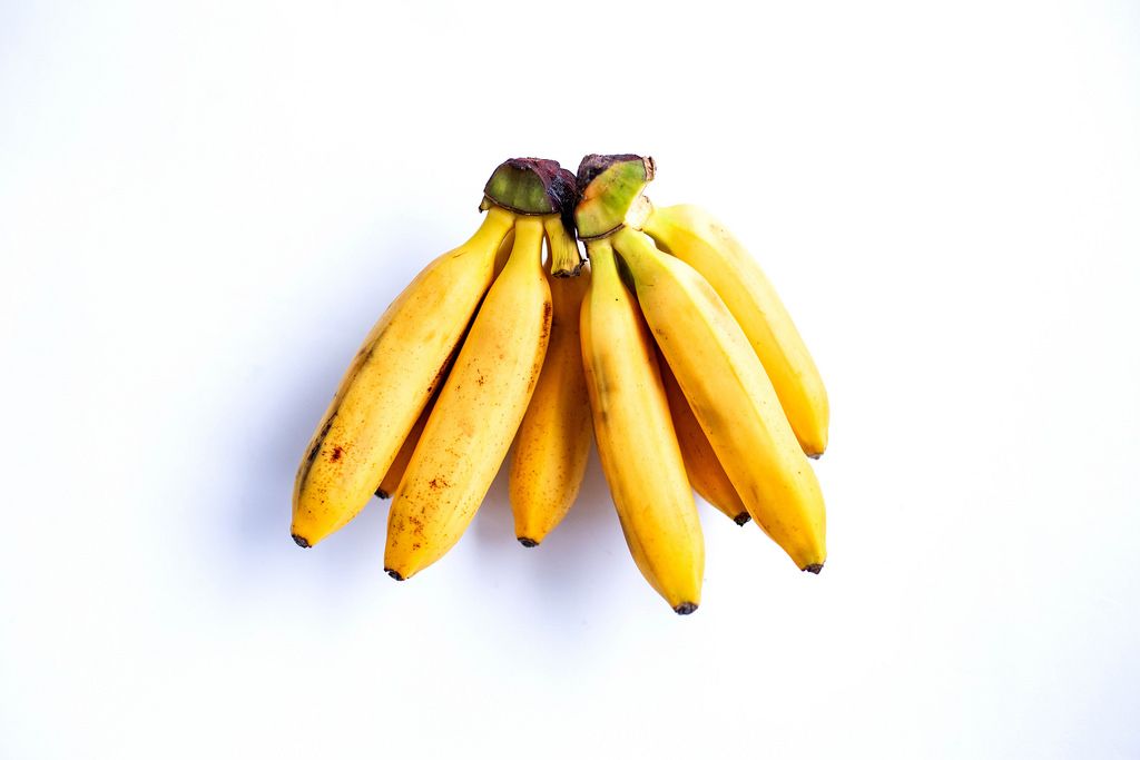 Reife Baby-Bananen für süßen Nachtisch in Makroaufnahme - Creative ...