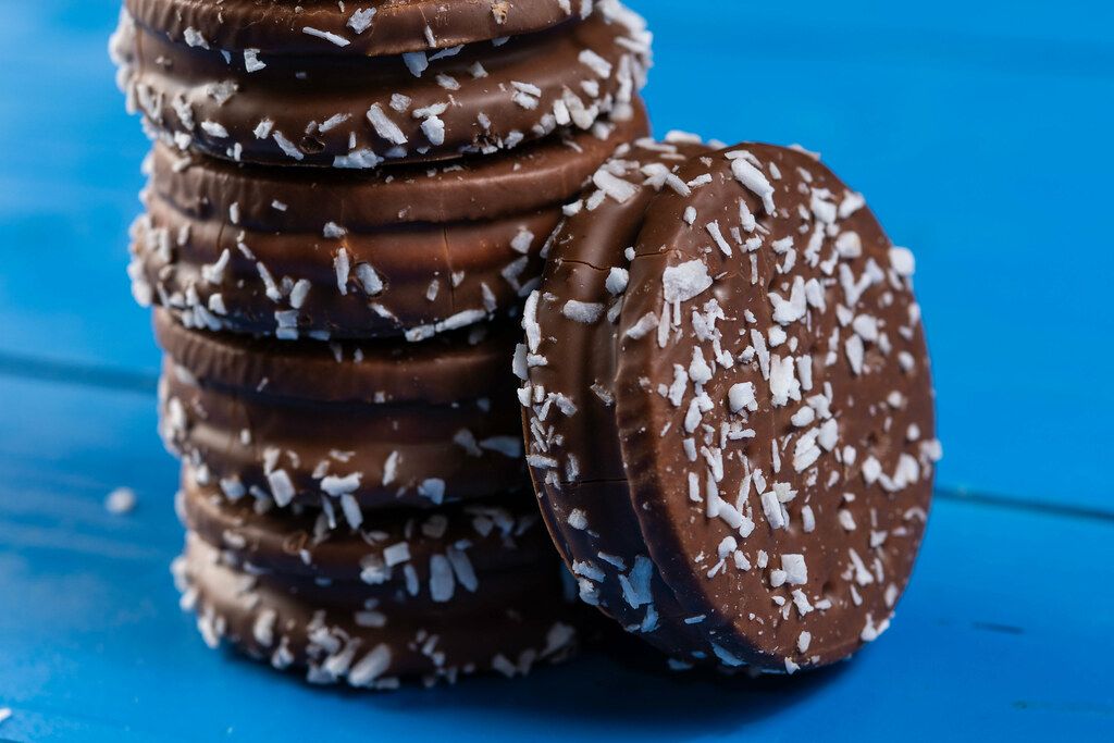 Round Chocolate Sandwich Biscuits (Flip 2019)