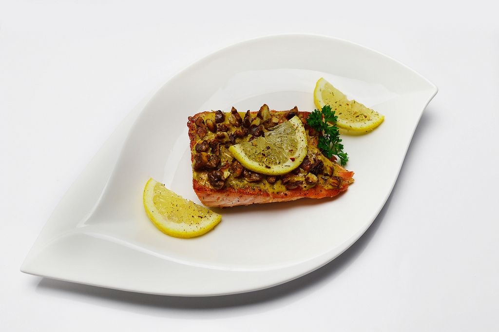 Salmon baked with walnuts