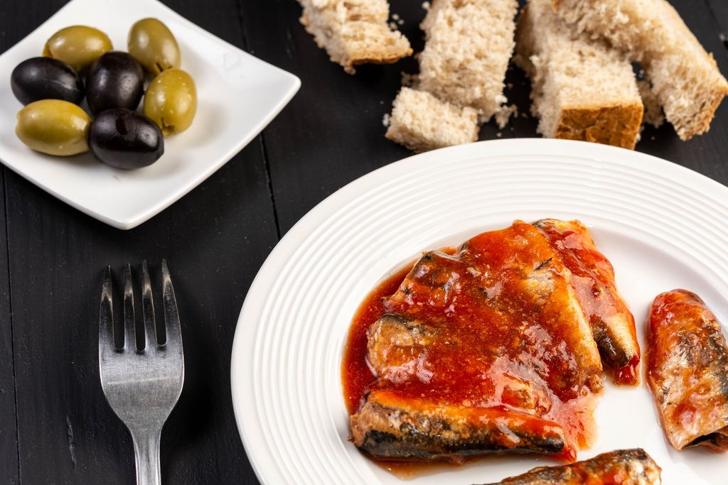 Sardines Fish in tomato sauce with Olives - Creative Commons Bilder
