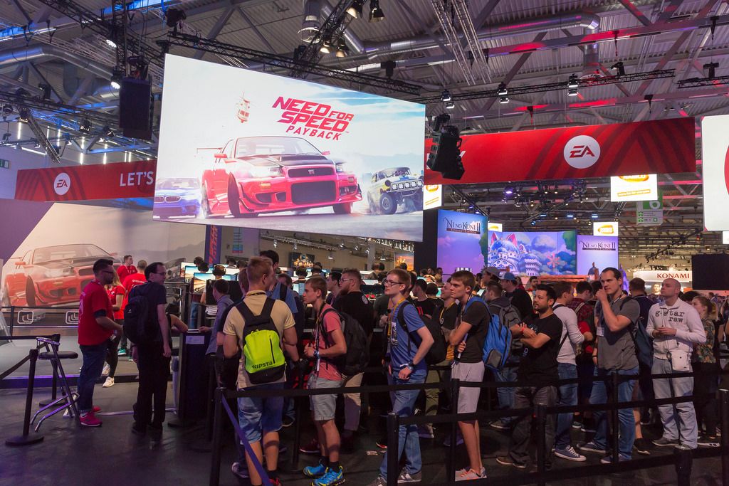 Schlange vor der Need For Speed Payback Gaming-Ecke - Gamescom 2017, Köln