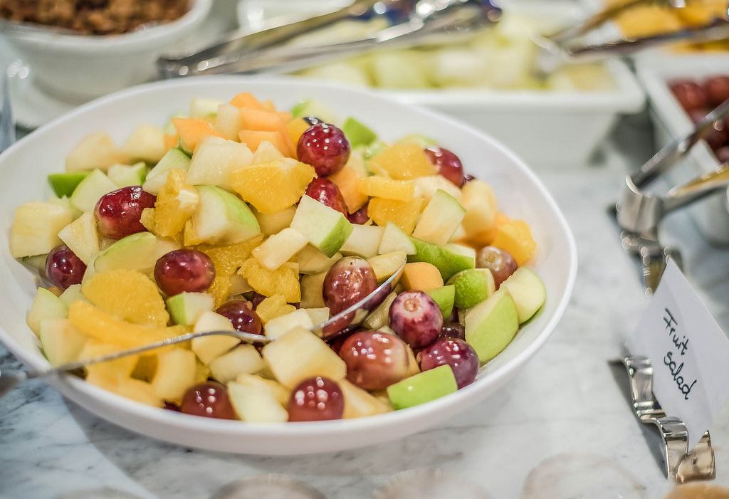Obstsalat Aus Geschnittenen Orangen pfeln Dekoriert Mit Obstsalat Aus Geschnittenen Orangen pfeln Dekoriert Mit