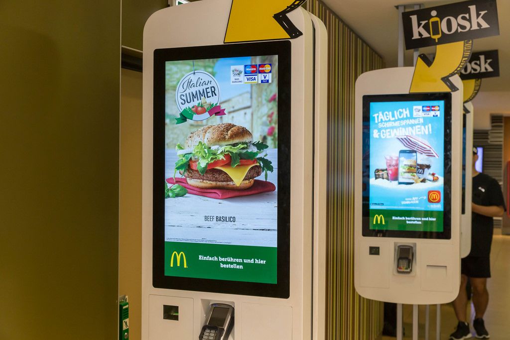 Self-Service-Kiosk in einem McDonald's in Wien