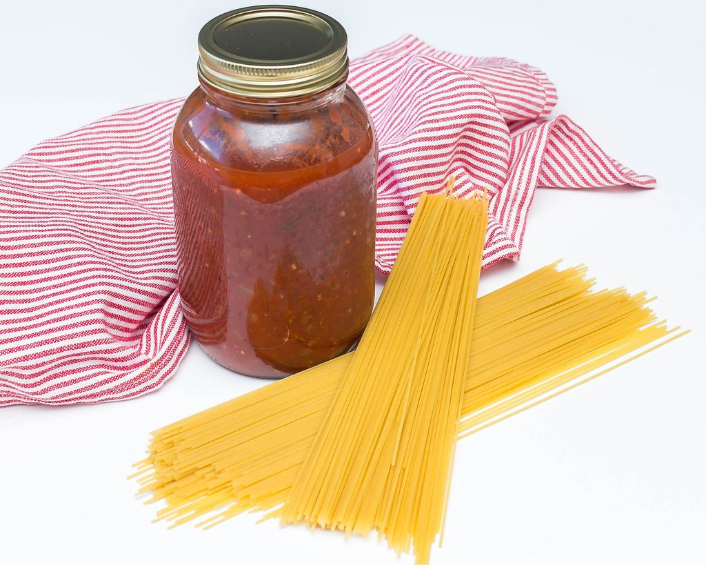 Spaghetti Sauce in a Jar with Dry Pasta