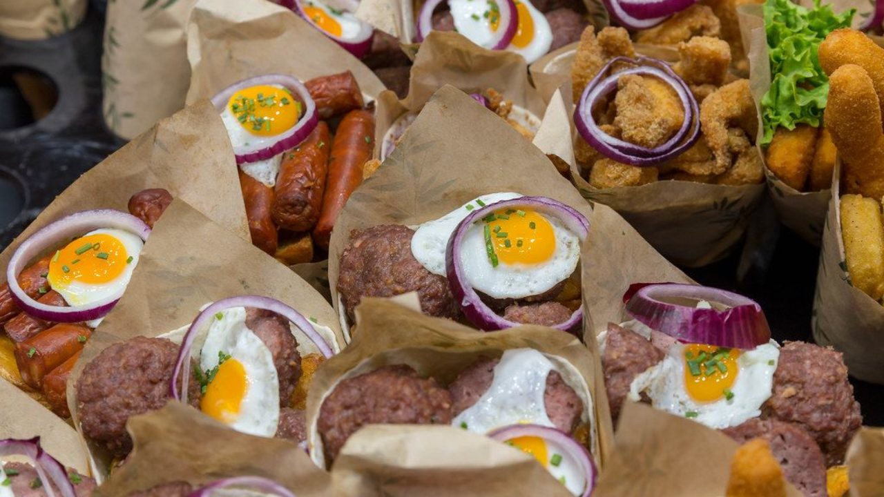 Spanish Food Stand Sells Burritos Filled With Chorizo Sausages Meatballs Chips Eggs Calamares Merluza Fish Mix At Mercat De La Boqueria Barcelona Creative Commons Bilder