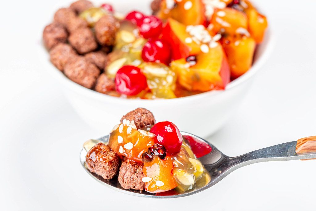 Spoon with chocolate corn balls and fruit slices (Flip 2020)