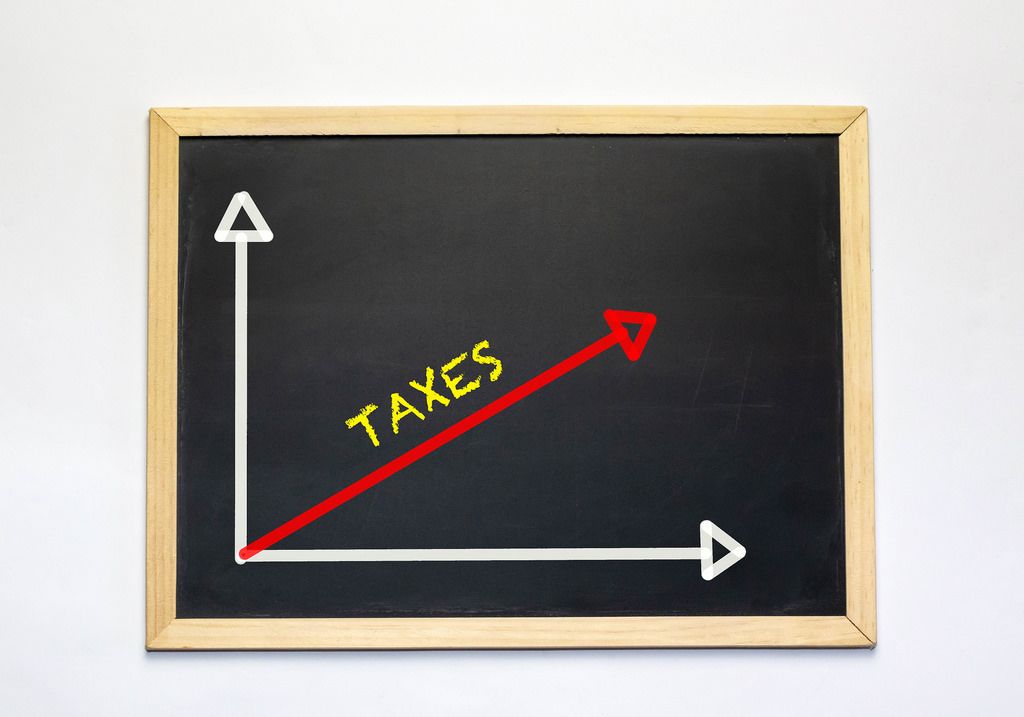 Taxes - Eine Grafik zu Steuern auf einer Tafel
