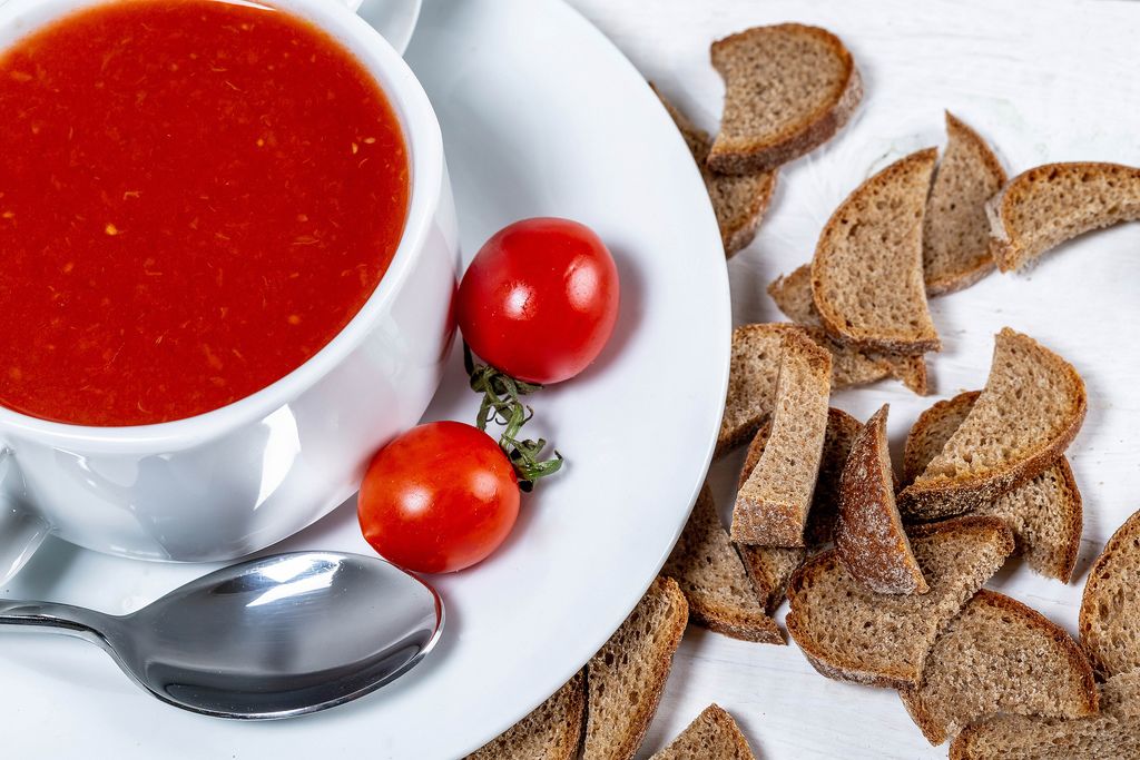 Tomato soup in a tureen with slices of black bread and tomatoes (Flip 2019)