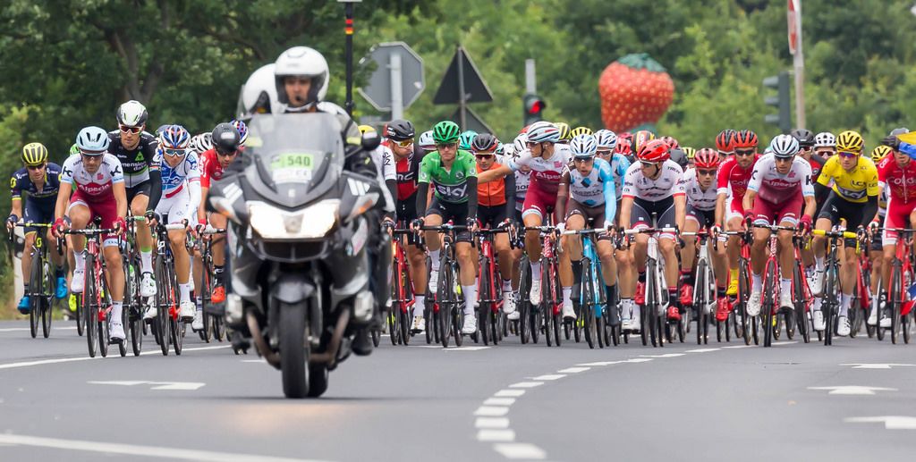 Tour de France: Hauptfeld mit gelben und grünem Trikot