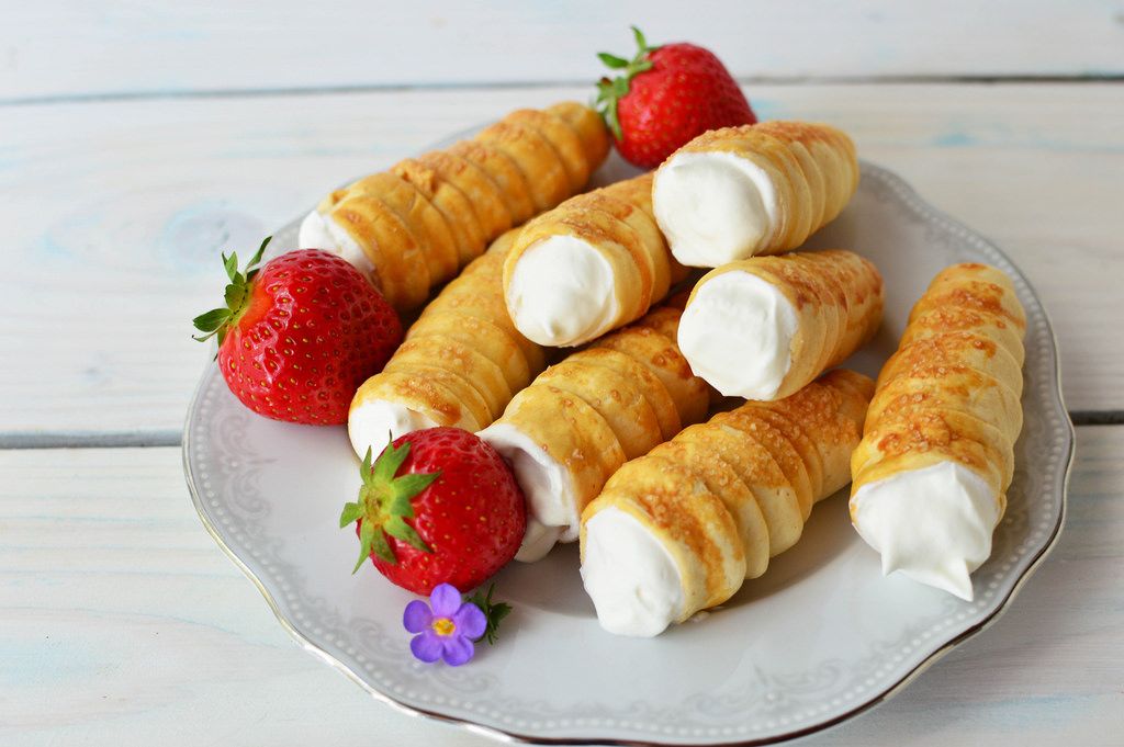Whipped cream tube & strawberry