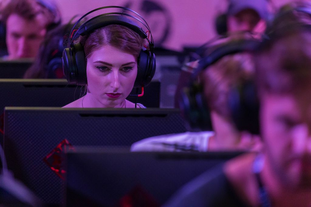 Young woman gaming at Gamescom 2018