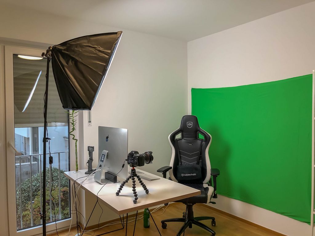 Youtube-Studio with Green Wall (Chroma Key)