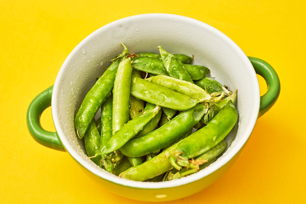 A bowl of raw green beans
