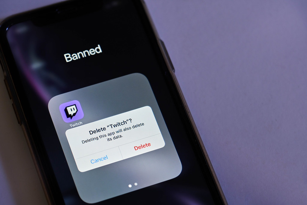 A user deleting Twitch application from the iPhone