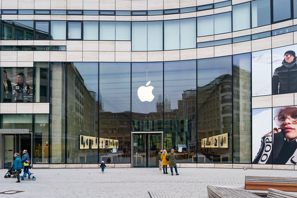 Apple store in Düsseldorf, Germany situated in Kö Bogen shopping center