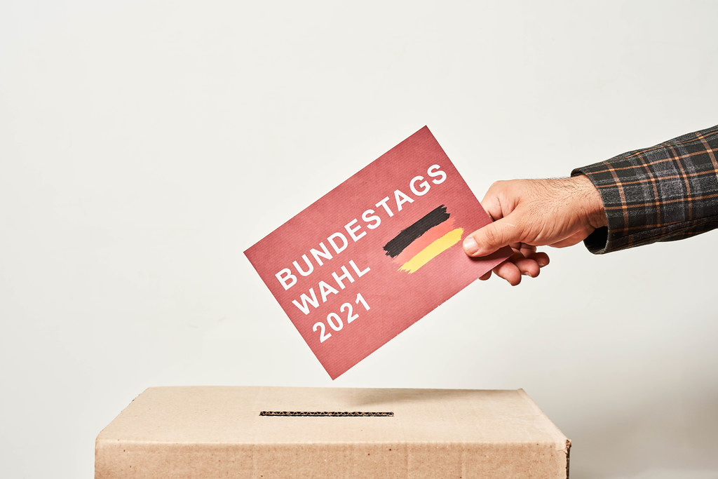 Briefwahl zur Bundestagswahl Wahlbrief Briefkasten