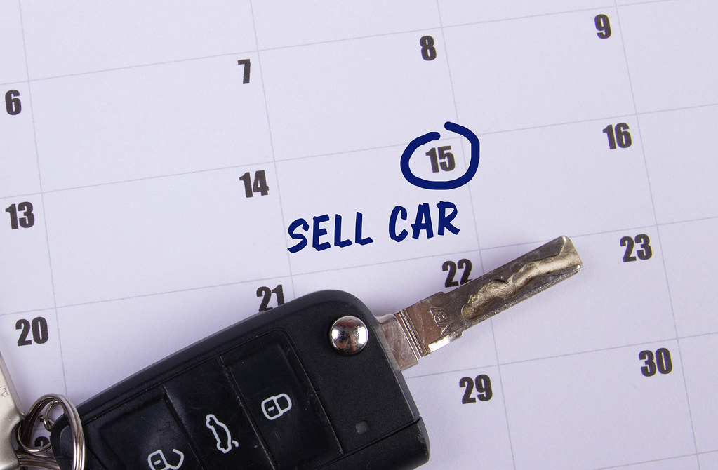 Car keys and Sell Car text on the calendar