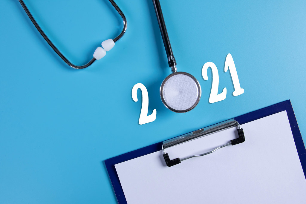 Clipboard and stethoscope with 2021 text on blue background