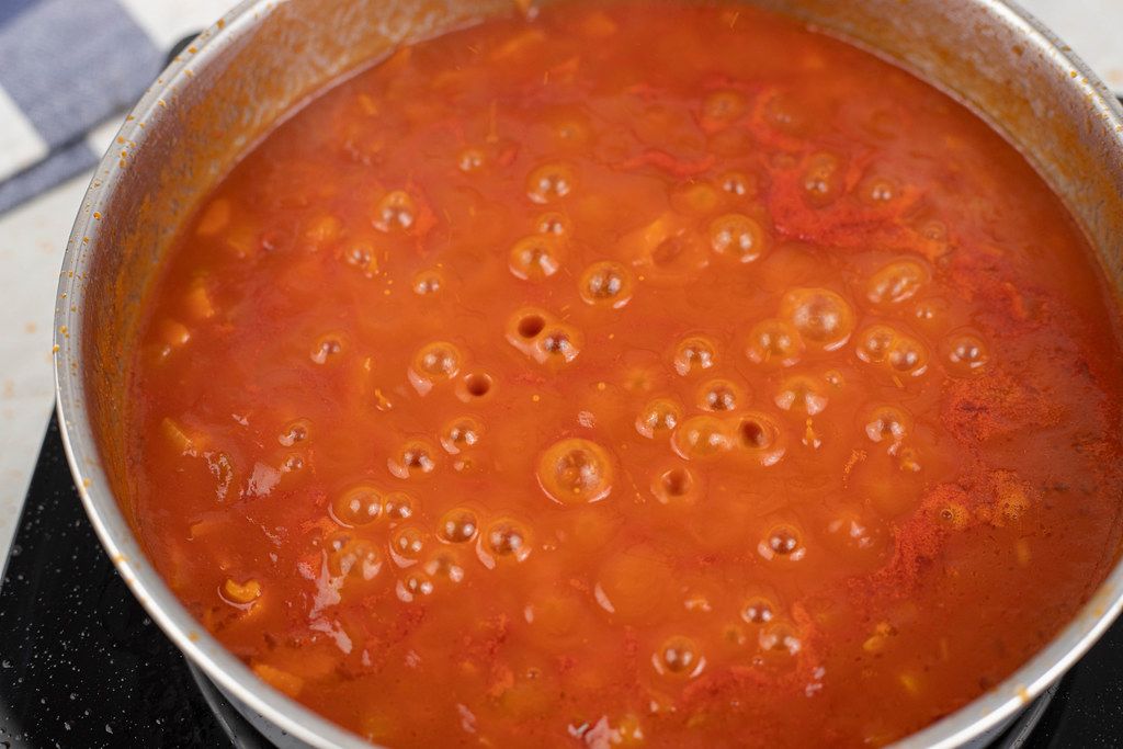 Cooking Tomato Sauce in the pan