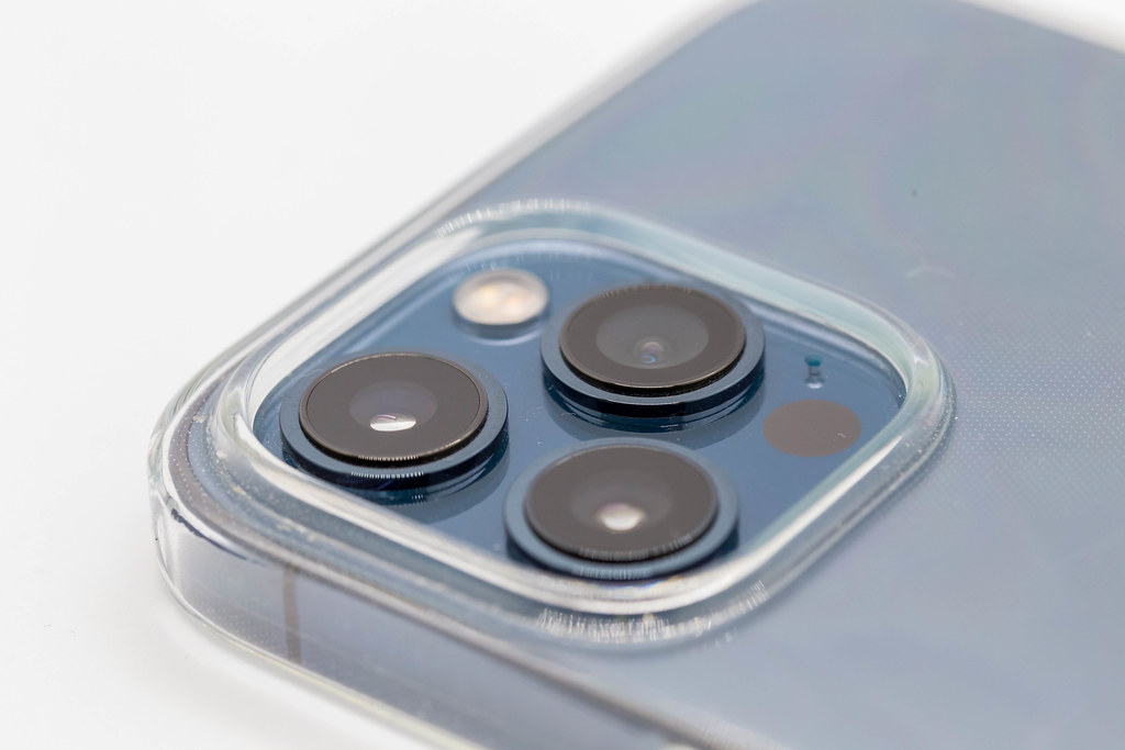 Das Kamerasystem vom neuen iPhone12 mit drei Kameralinsen (Ultraweitwinkel, Weitwinkel und Tele)