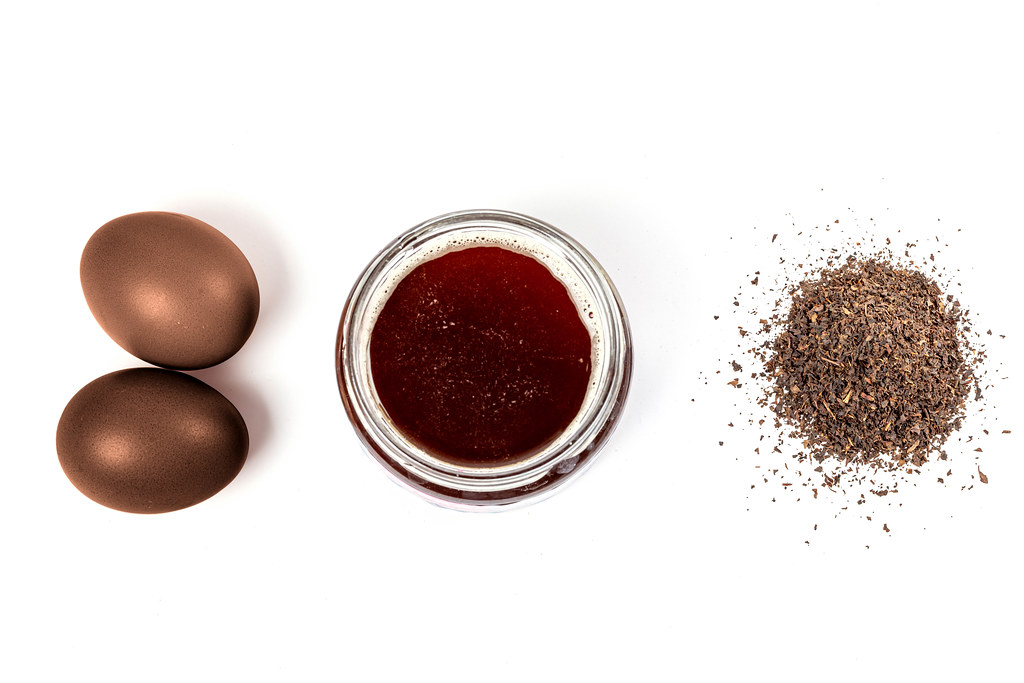 Dyeing easter eggs natural way with black tea