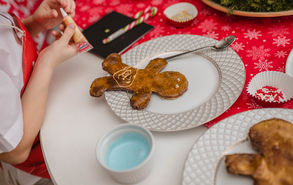 Gingerbread Decorating With Glaze On Christmas Event