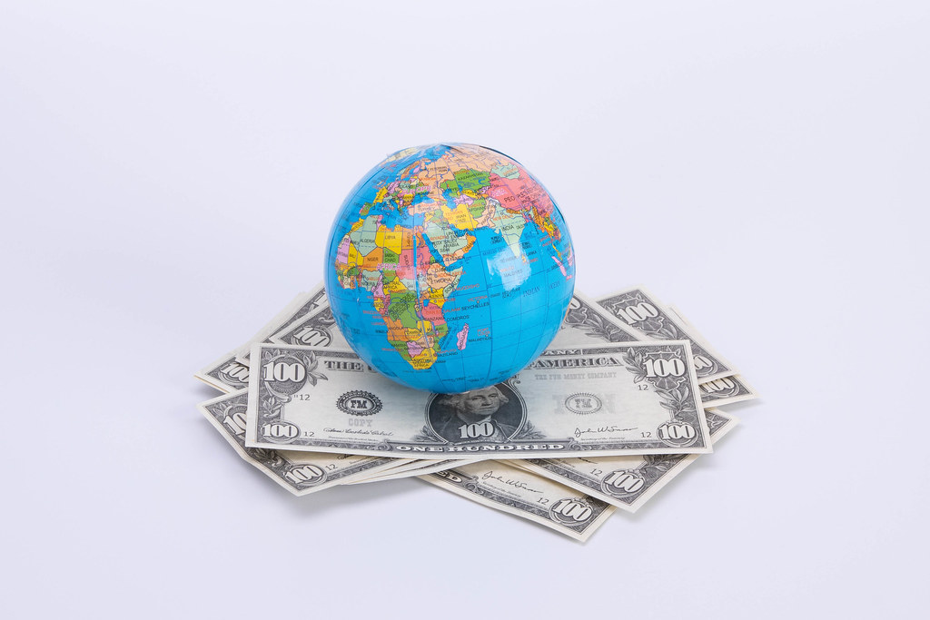 Globe on US dollar banknotes