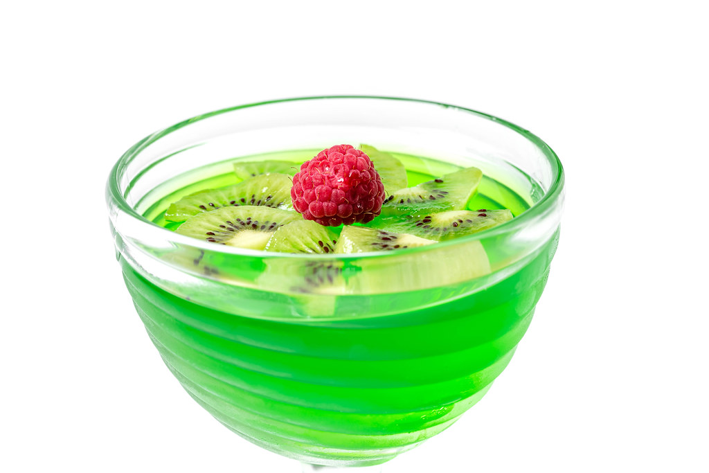 Green fruit jelly with kiwi slices