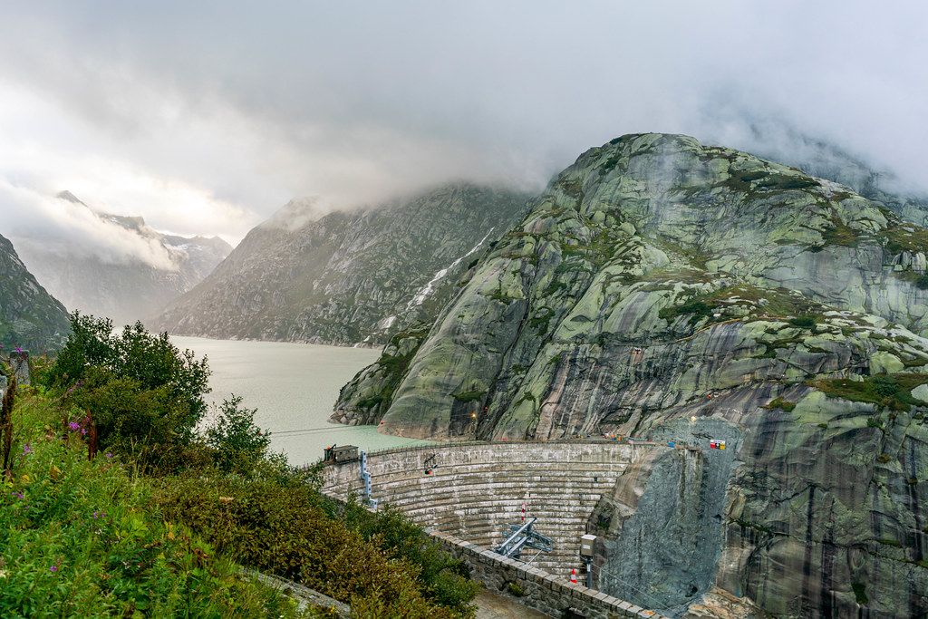 Grimsel pass dam with a lake behind it