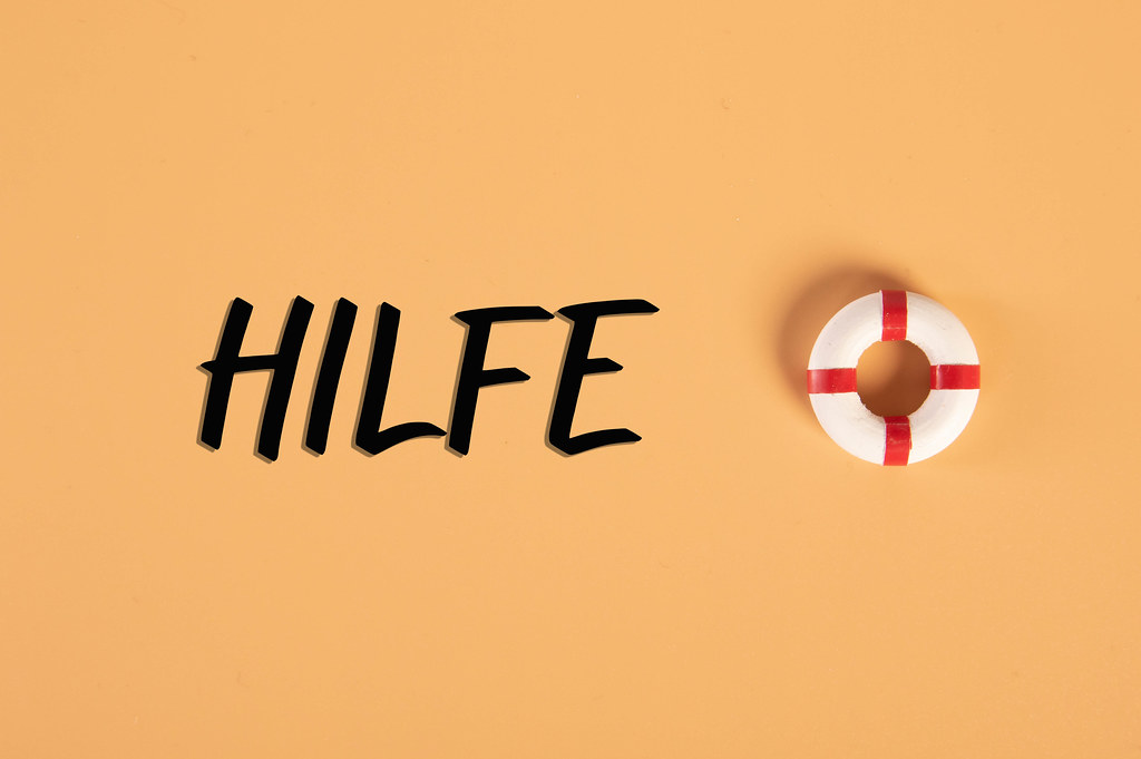 Lifebuoy with Hilfe text on orange background