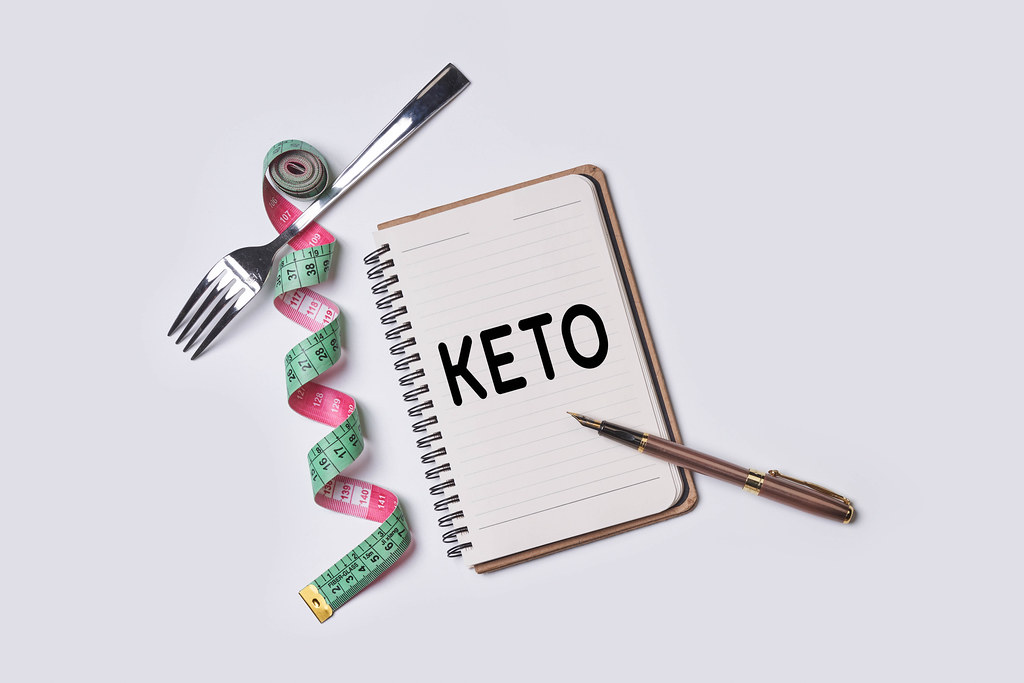 Measuring tape and notepad with text - Keto
