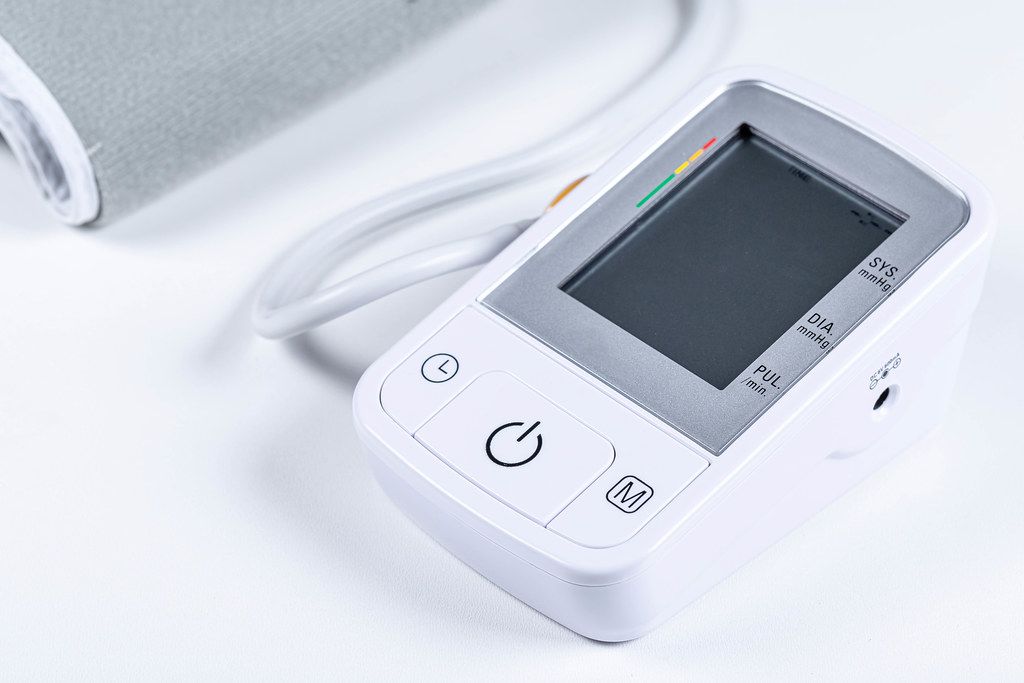 Medical tonometer for measuring blood pressure and pulse on white