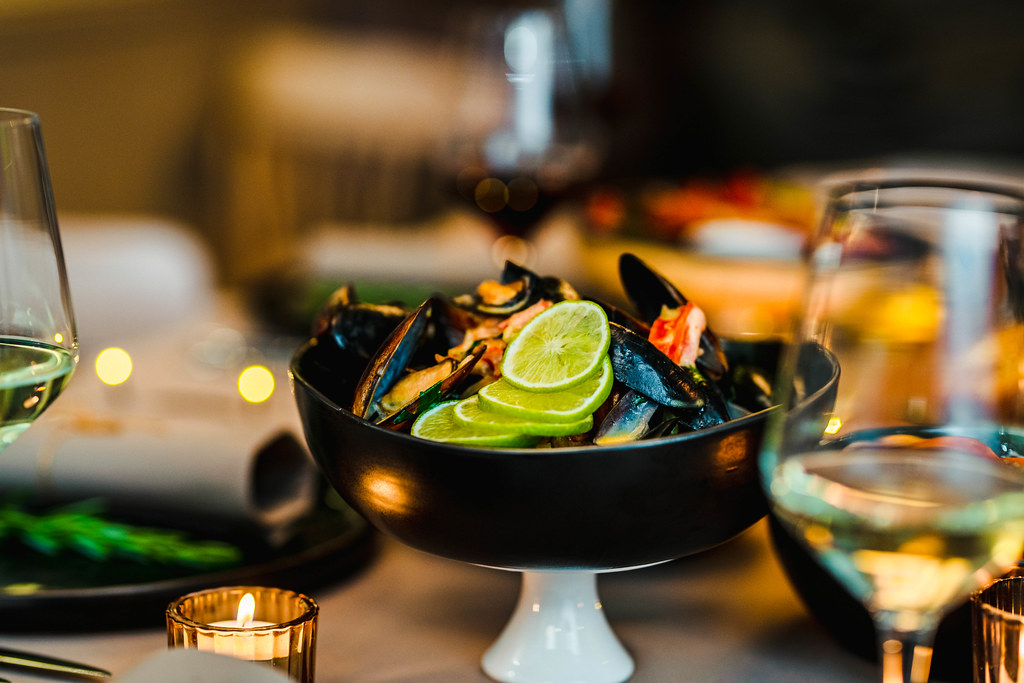Mussels With Lime On Dinner Set