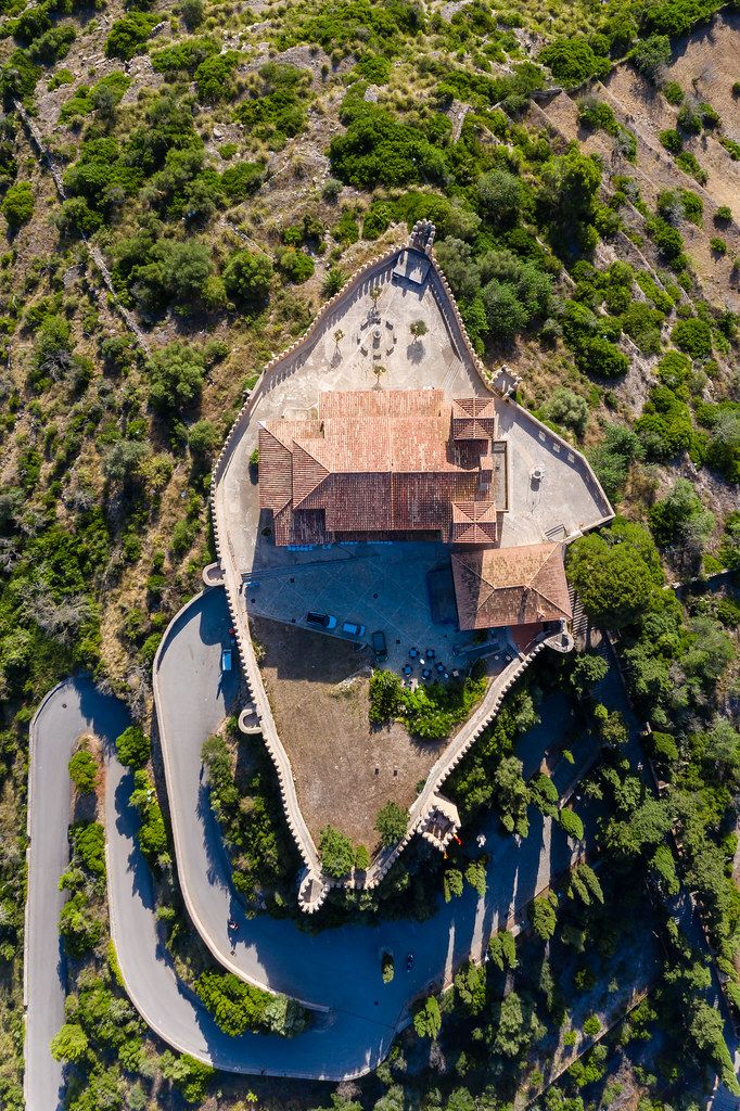 Overhead Luftbild der mittelalterlichen Festung vom Santuari de Sant Salvador in Artà, Mallorca