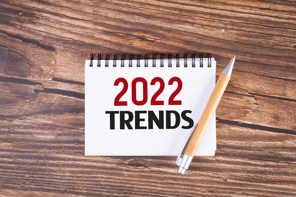 Pen and notebook wtih 2022 Trends text