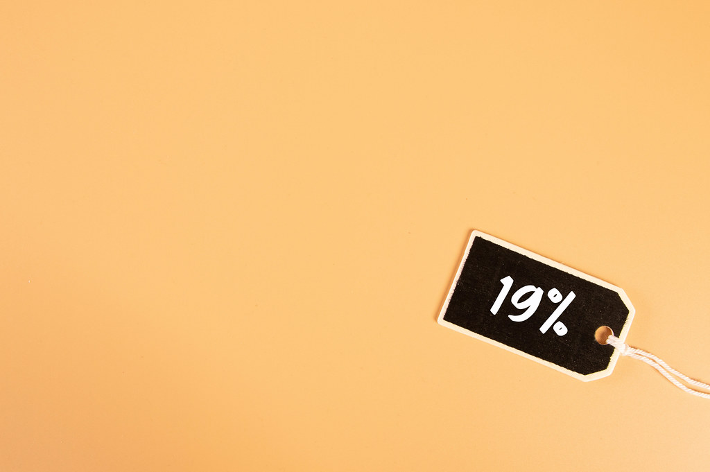 Price tag with 19% text on orange background