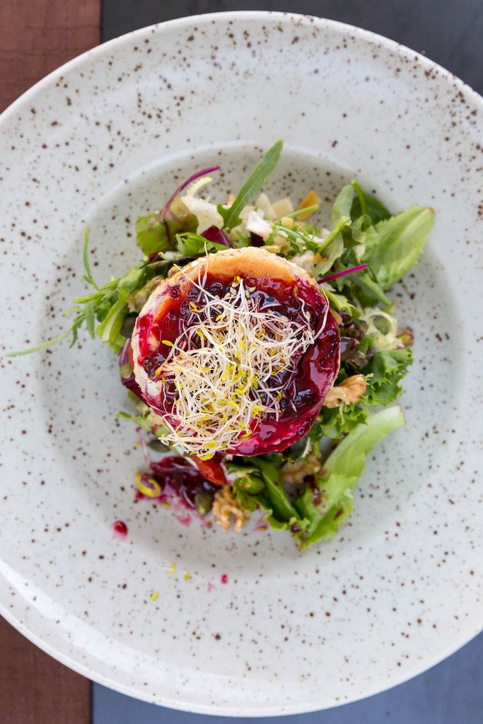 Restaurant Q11, Pollença: top view of grilled goat cheese with salad, walnuts, sprouts, berry dressing