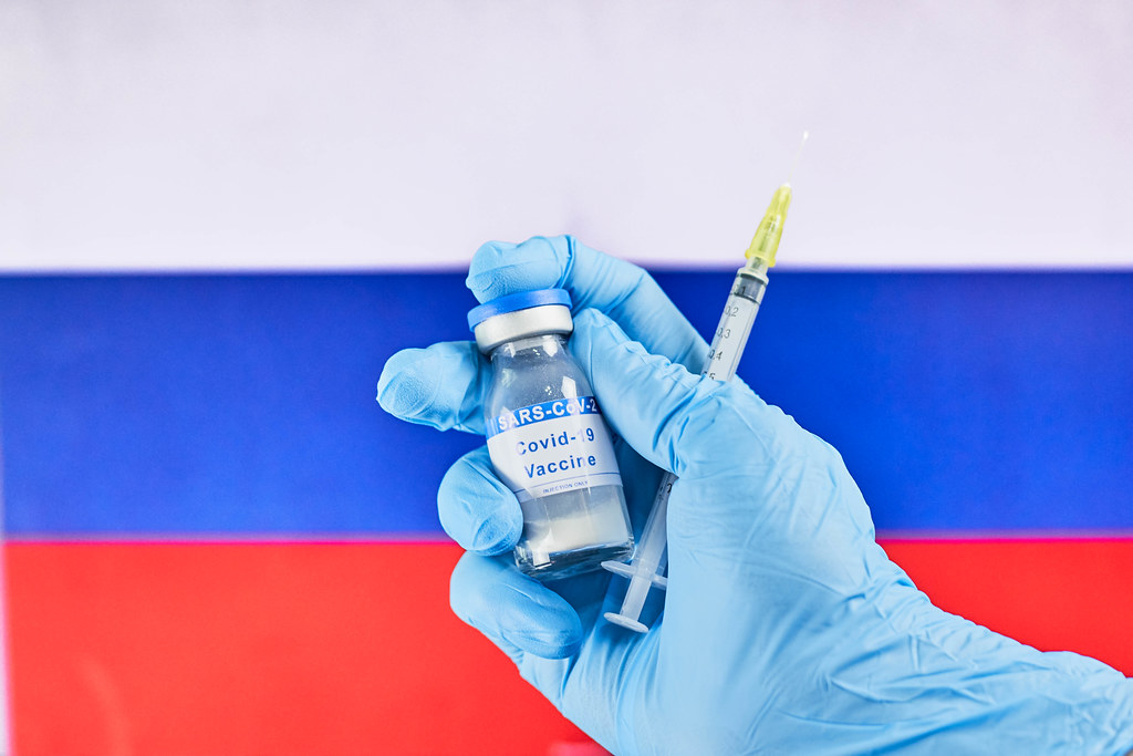Russia's COVID-19 vaccine rollout draws wary, mixed respons