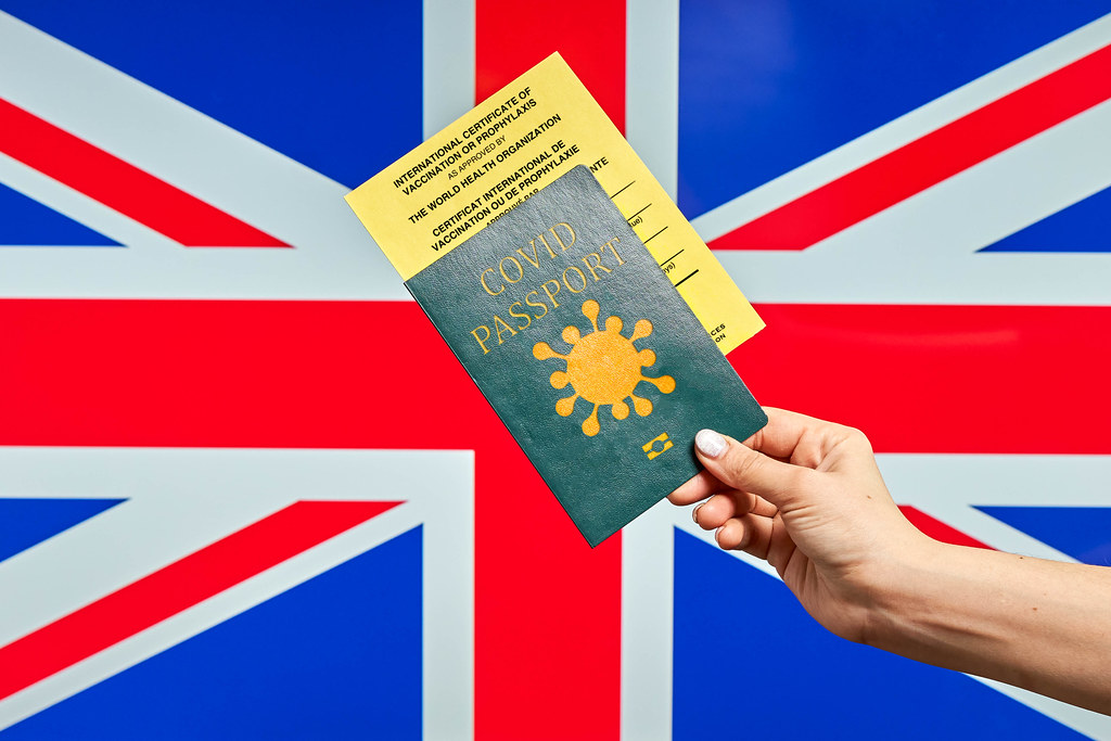 Travel to the UK with Covid passport showing that passengers vaccinated or tested for the coronavirus