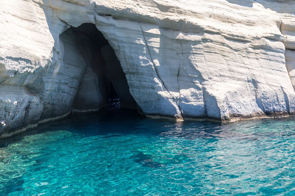 Turquoise waters and one of many caves during the catamaran tour from Adámas to Kleftiko on Milos