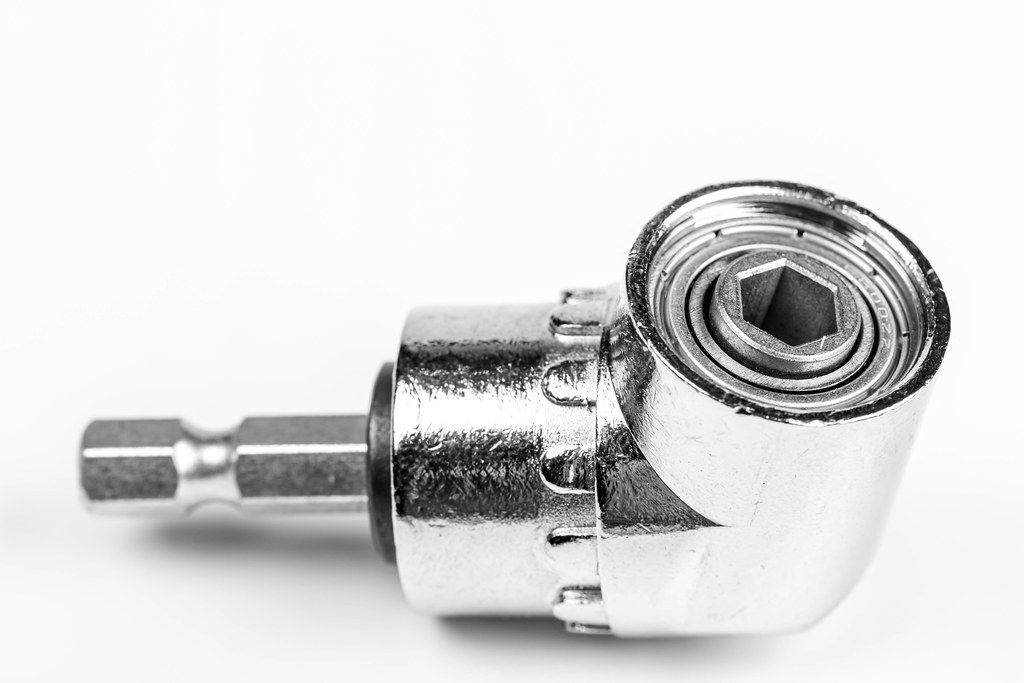 Universal metal adapter for screwdriver