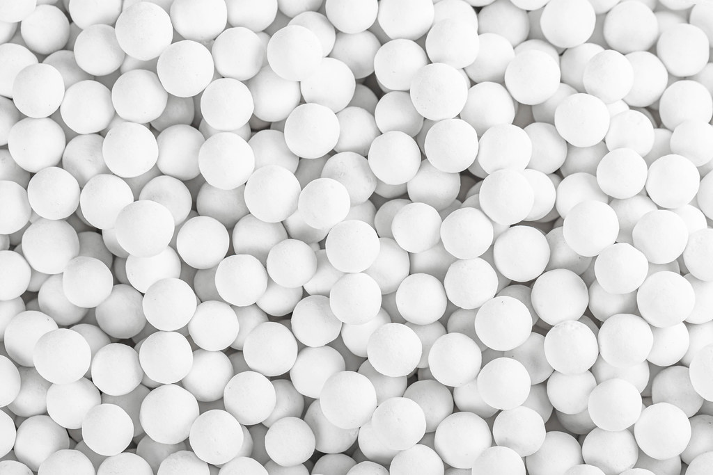 White ceramic balls for biofiltration of water in the aquarium filter
