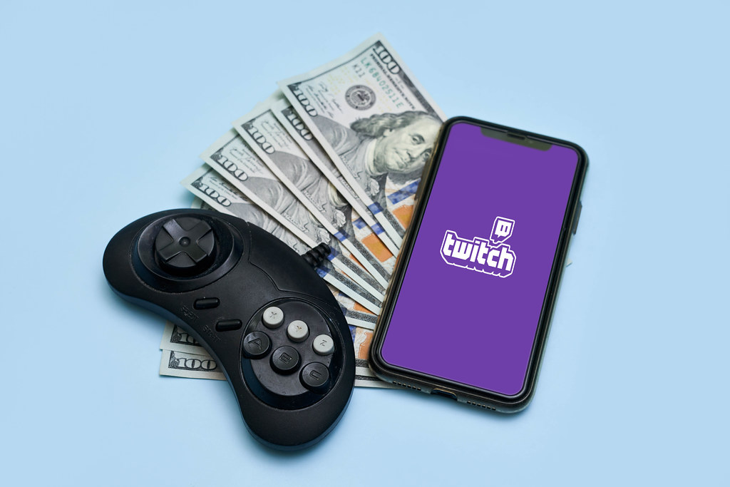 Young gamers monetizing esports content on Twitch