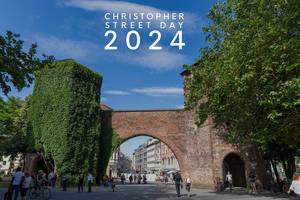 "Christopher Street Day 2024" -Bildtitel über Besucher am Sendlinger Tor in München