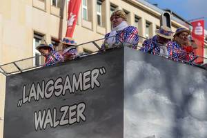 "Langsamer" Walzer aka der Trump-Wagen beim Rosenmontagszug - Kölner Karneval 2018