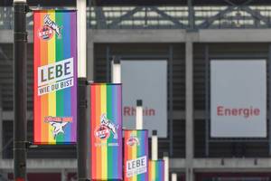 "Lebe wie du bist" Aktionsspieltag des 1. FC Köln und Kölner Haie, als Zeichen für sexuelle Vielfalt und Gleichberechtigung