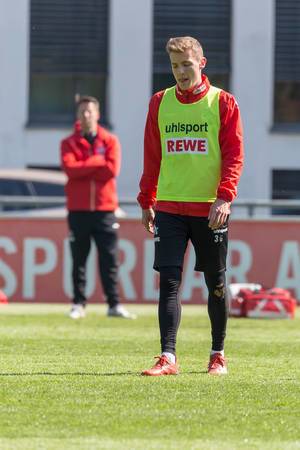 1. FC Köln Mittelfeldspieler Niklas Hauptmann beim Fußballtraining mit dem neuen Kölner Trainer André Pawlak