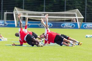 1. FC Köln Spieler beim Planking