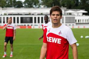 1. FC Köln Spieler Jorge Meré beim Training